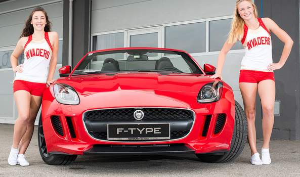 Cheer'in Vaders präsentieren neuen Teamstuff