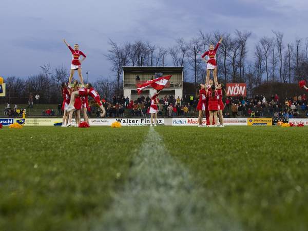 Cheer'in Vaders erfreuten SKN Publikum