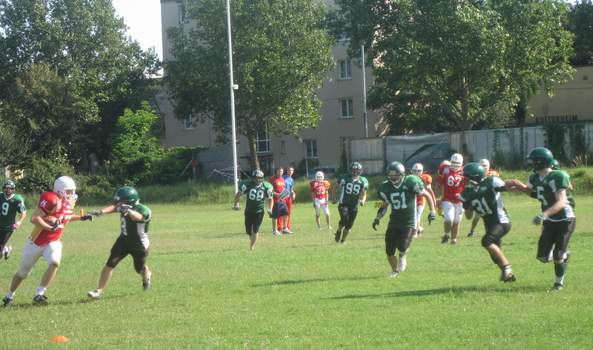 Invaders Nachwuchs beendet Trainingscamp mit Scrimmage gegen Dragons Junioren