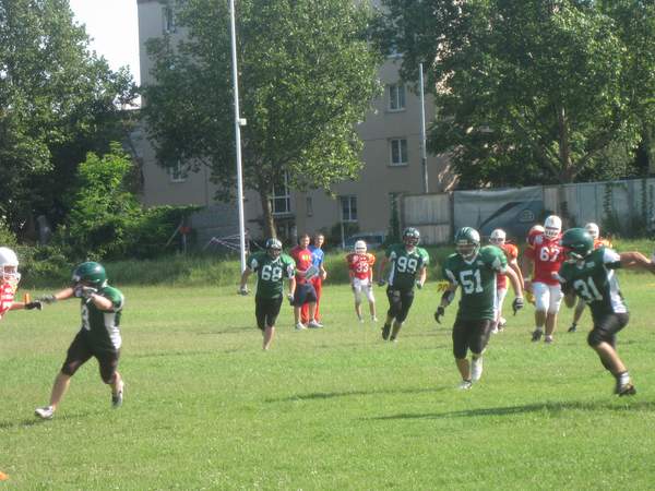 Invaders Nachwuchs beendet Trainingscamp mit Scrimmage gegen Dragons Junioren
