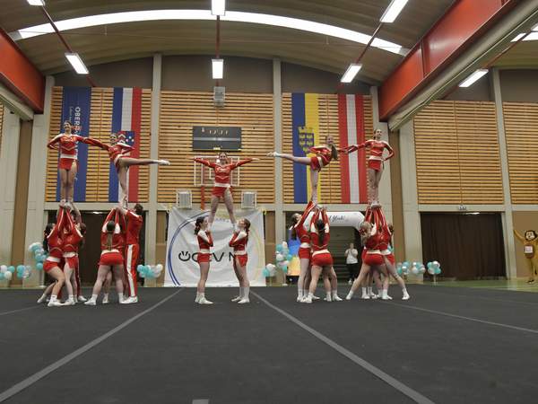 Erfolgreiche Saison für die Invaders Cheerleader